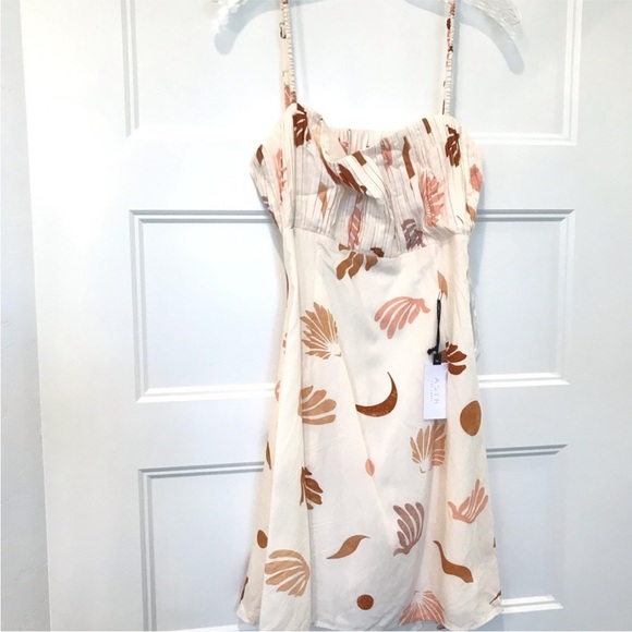 Astr Dresses & Skirts - 🍓🆕ASTR 
Elegant Cream and Brown Patterned Dress🆕🍓